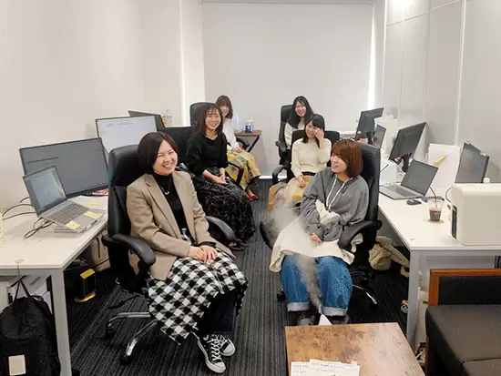 女性もたくさん活躍中！　未経験スタートの先輩も多いので、安心して頼ってくださいね★(写真は東京本社)
