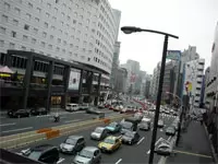 赤坂見附駅から歩いてすぐのオフィス。ランチスポットも豊富！