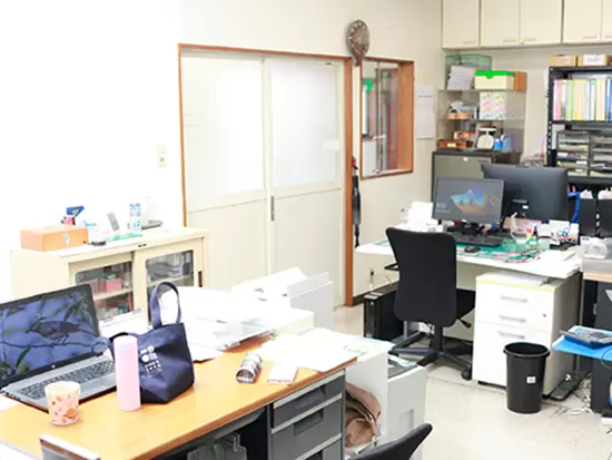 活気ある戸越銀座の側にオフィスがある当社。(徒歩3分)退社後はご飯や買い物も楽しめます♪