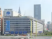 1964年に開店した新宿店。新宿駅直結の好立地。