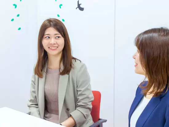 幅広い年齢層の職員が活躍中！各々が自分の働き方を尊重できる環境です♪