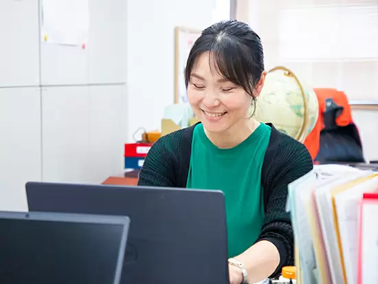 女性スタッフが多数活躍中。産育休の取得も推進しています。