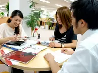 社内では、ブレストやミーティングが盛んに行われます