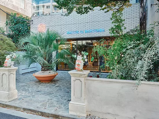 東京・南青山の『丸山邸』外観。上階にアトリエを構えています。