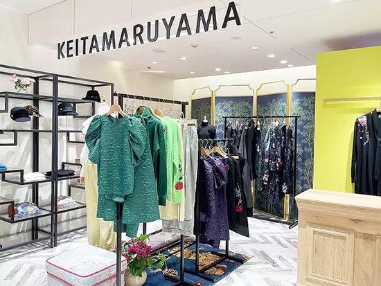 『神戸別邸』の店舗です。鮮やかなディスプレイとラインナップでお客様をお迎えします。