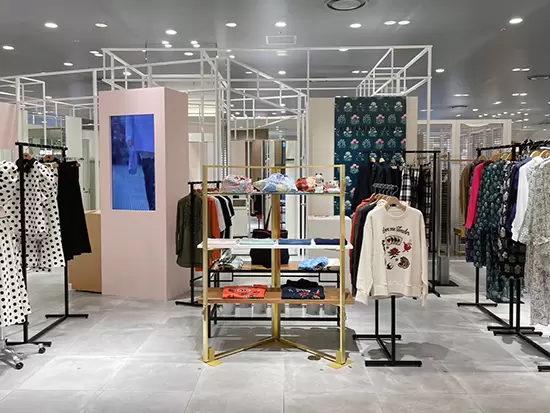 大阪・うめだ阪急の店舗。各店舗、レイアウトにもこだわっています。