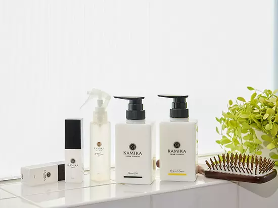 現在はヘアケアブランド「KAMIKA」「Tricore」やサプリメント、化粧品のD2C事業を展開