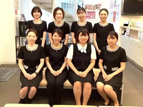 当院のスタッフは20～30代の女性が多く、和気あいあいとした雰囲気で、コミュニケーションも活発です！