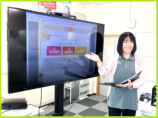 ✿営業トークだけでなく、 お客さまへの接し方や雰囲気づくりなど多くを先輩が教えてくれます。