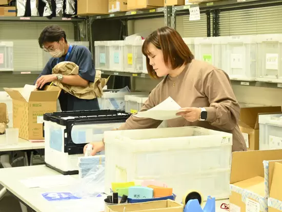介護や接客業などから転職した方も！未経験でも大歓迎です◎（写真：商品センター）