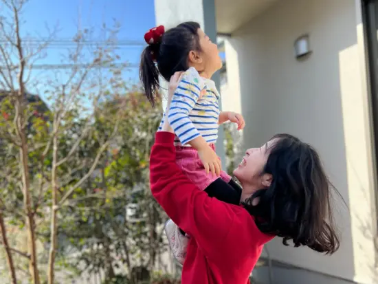 子供の成長を見守りながら、働くことができます。