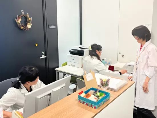 平均年齢40~50代が活躍中!コミュニケーシ ョン力を活かして働くことができます。