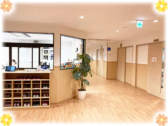 都心にある保育園ですが、広々としたきれいな職場ですよ。