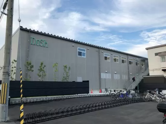 掃除は3～4時間行うなど衛生管理を徹底しているため、工場内は常に清潔な状態です。