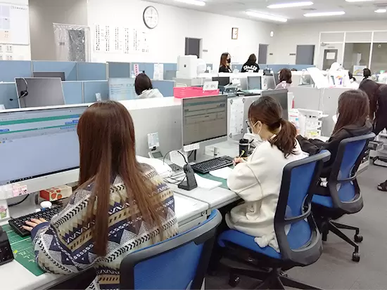 女性社員約8割！家庭と両立しながら活躍するメンバーも多く、子育てなどへの理解ある職場です。