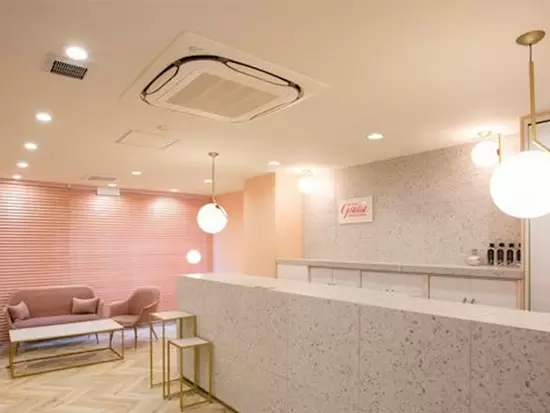 ピンクを基調としたオシャレなサロン♪居心地が良い空間になるように店舗づくりもしていきます＊゜