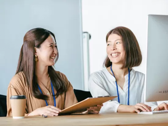 【年休120日】【賞与年3回】【残業ほぼなし】など、働きやすい環境が整っています◎