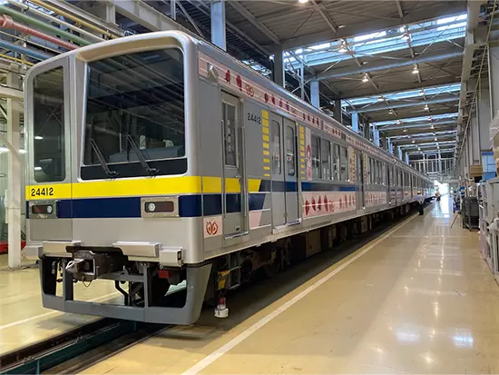 鉄道や飛行機など、誰もが利用する乗り物のラッピングも行います♪