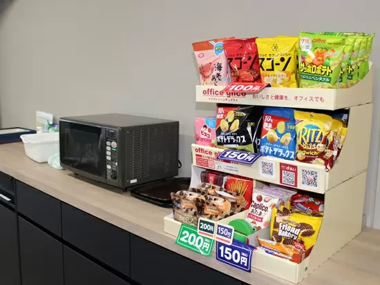 フリードリンクや置きお菓子サービスなども導入しています