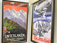 少しでも仕事にインスピレーションを与えられればと、オフィスには様々なアートが飾られています。