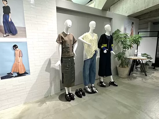 シーズンごとに開催する展覧会では、お客さまから喜びの声をいただける場面も。