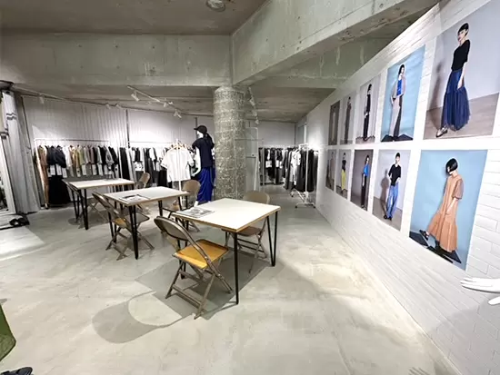 展示会の内装などもデザイナーが企画。一貫してクリエイティブに携われる魅力があります。