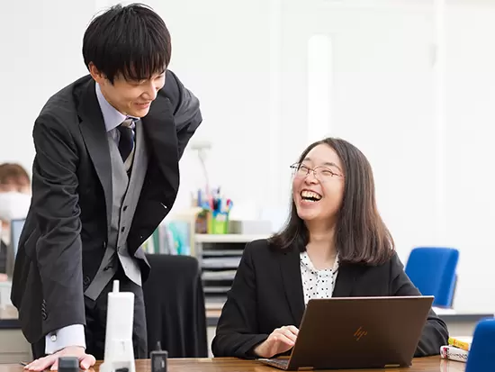 文系出身・未経験の先輩も多数！育成前提採用です。