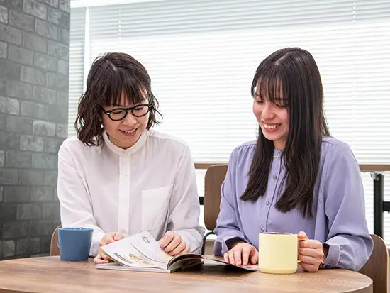 社内にはカフェエリアがあり社員の憩いの場となっています♪