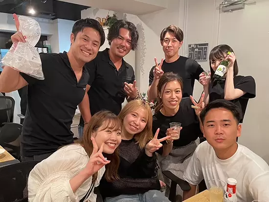 時には、社内で飲み会も♪