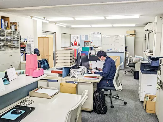 若手営業スタッフも日々活躍しています。
