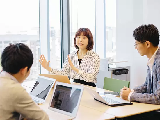 先輩・後輩の垣根なく何でも相談し合えます。笑顔の絶えない職場です♪