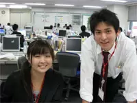 「この書類はこう記入してね！」なんて営業さんに教えたり。