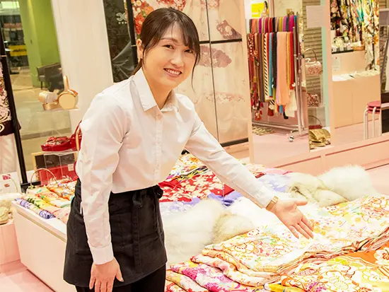 《幅広い年代が活躍中》若手からベテランまで、様々な年代・経歴のスタッフが活躍しています！