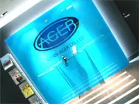 新オフィスのエントランス。電話も机も全て新品ですよ。