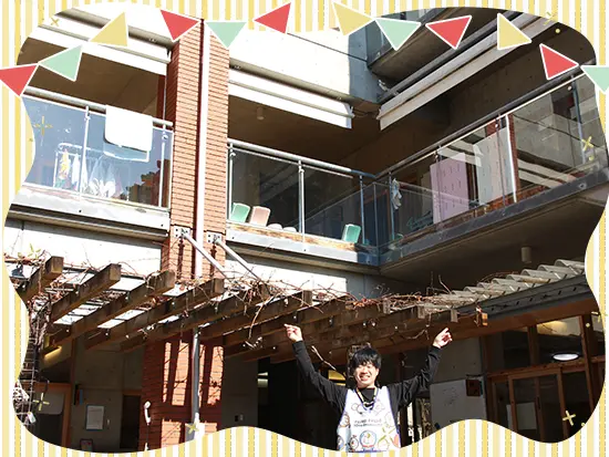 90年以上の歴史を持つ当園ならではの広い敷地で、150名近くの子どもたちが元気に遊んでいます。