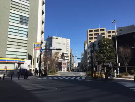 東日本橋駅から徒歩2分！老舗の飲食店が多いのでランチが楽しみに♪