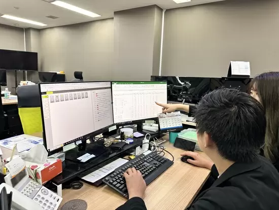 スタッフは全員30代。年齢の近い人が多く、和気あいあいとした職場です♪