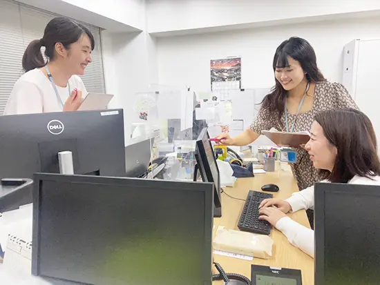 接客・営業など人と関わる仕事をしてきた方が多く入社しています！
