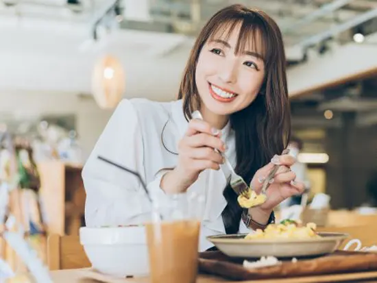 オフィス周辺の日本橋はオシャレなお店や美味しいご飯屋さんも多く、ランチの時間も楽しみの一つです♪