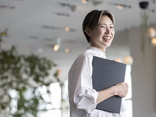 年間休日120日以上・日曜日は固定休など、接客業の中でも働きやすい環境を提供いたします。