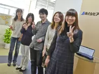 ▲アットホームというよりファミリー的な風土。社長にも気兼ねなく接しています。（いいのかな）