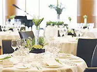 食べることだけでなく、見ることも飽きさせない調度