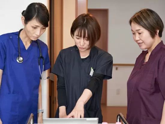 患者さまお一人おひとりのお気持ちを大切にし、気持ちに寄り添う訪問診療で「自分らしく暮らす」を支えます