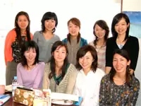 日本人教師は全員女性！何でも話せる良き仲間たちです♪