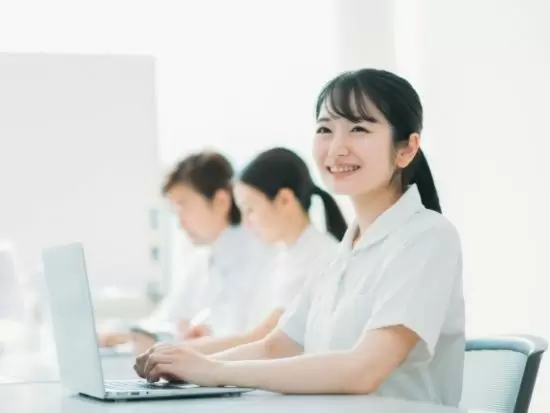 年間休日127日（完全週休2.5日）でプライベートとメリハリを付けて働けます！