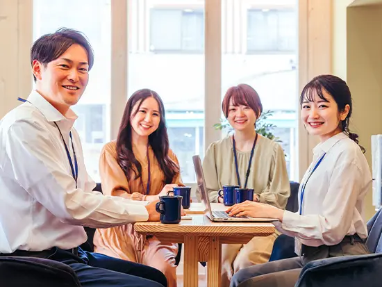 入社後はOJTや毎月の研修でじっくり先輩社員と学んでからの配属となりますので安心してください。