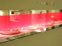 王室御用達ならではのジュエリーが並びます。