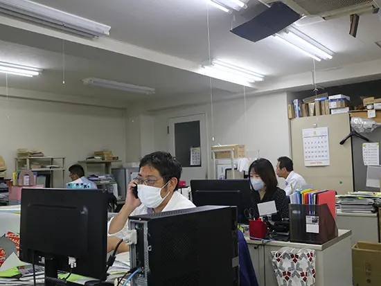 同じフロアにある穏やかな雰囲気の営業部。ほとんどの社員は在籍年数が長く、安心して勤められる環境です。