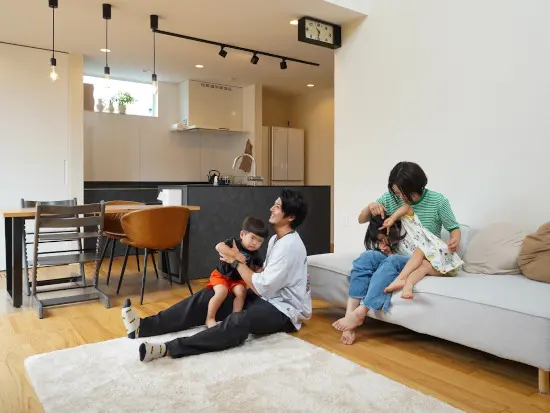 ご家族皆さんが笑顔でずっと幸せに暮らせる住空間を、心を込めてご提供します