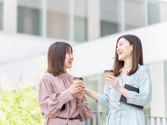 休憩中にちょっとした雑談をすることも。オンとオフの切替がしっかりできます◎